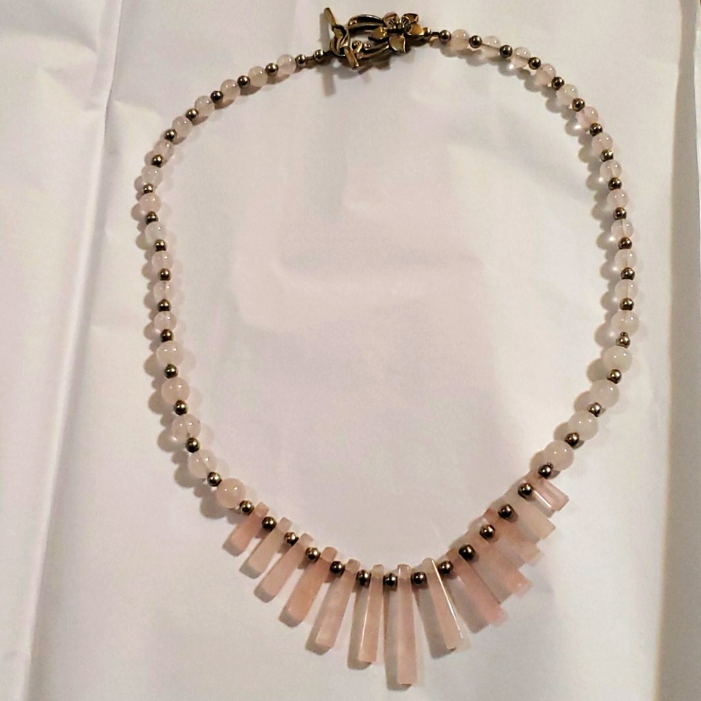 Beutiful pink stone necklace.